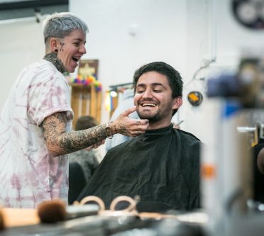 Safe Space für die Community: La BarBer Queer Berlin