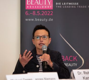 Rebecca Kandler gibt bei der Auftakt-Pressekonferenz zur TOP HAIR-Messe Einblicke in die Branche