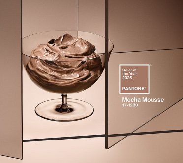 Pantone Farbe 2025: Mocha Mousse überzeugt als Haarfarbe